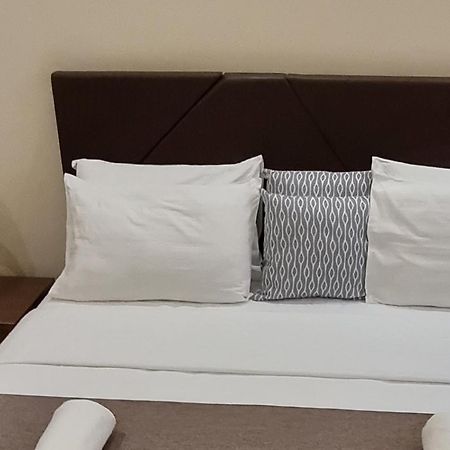 Isle Royal Inn Fuvahmulah Bagian luar foto