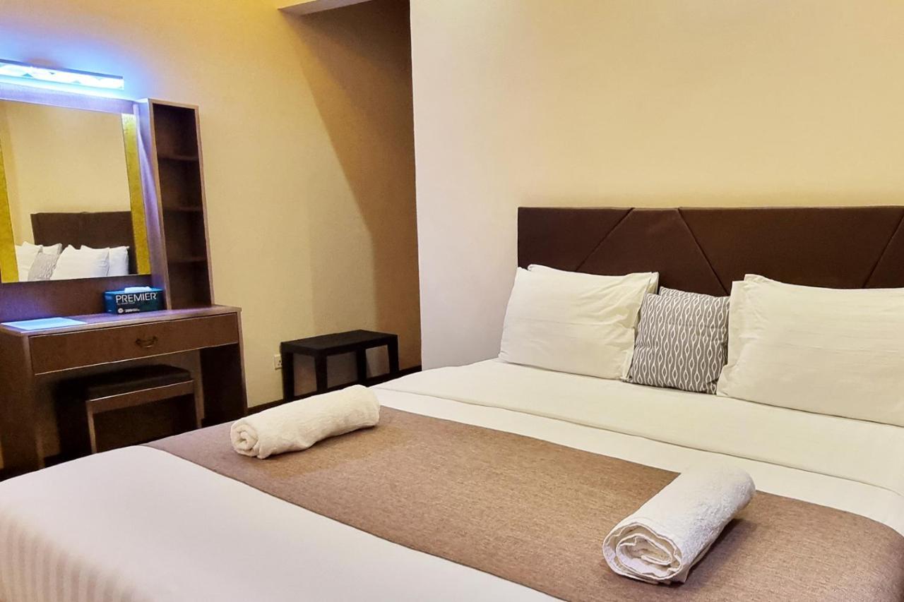 Isle Royal Inn Fuvahmulah Bagian luar foto